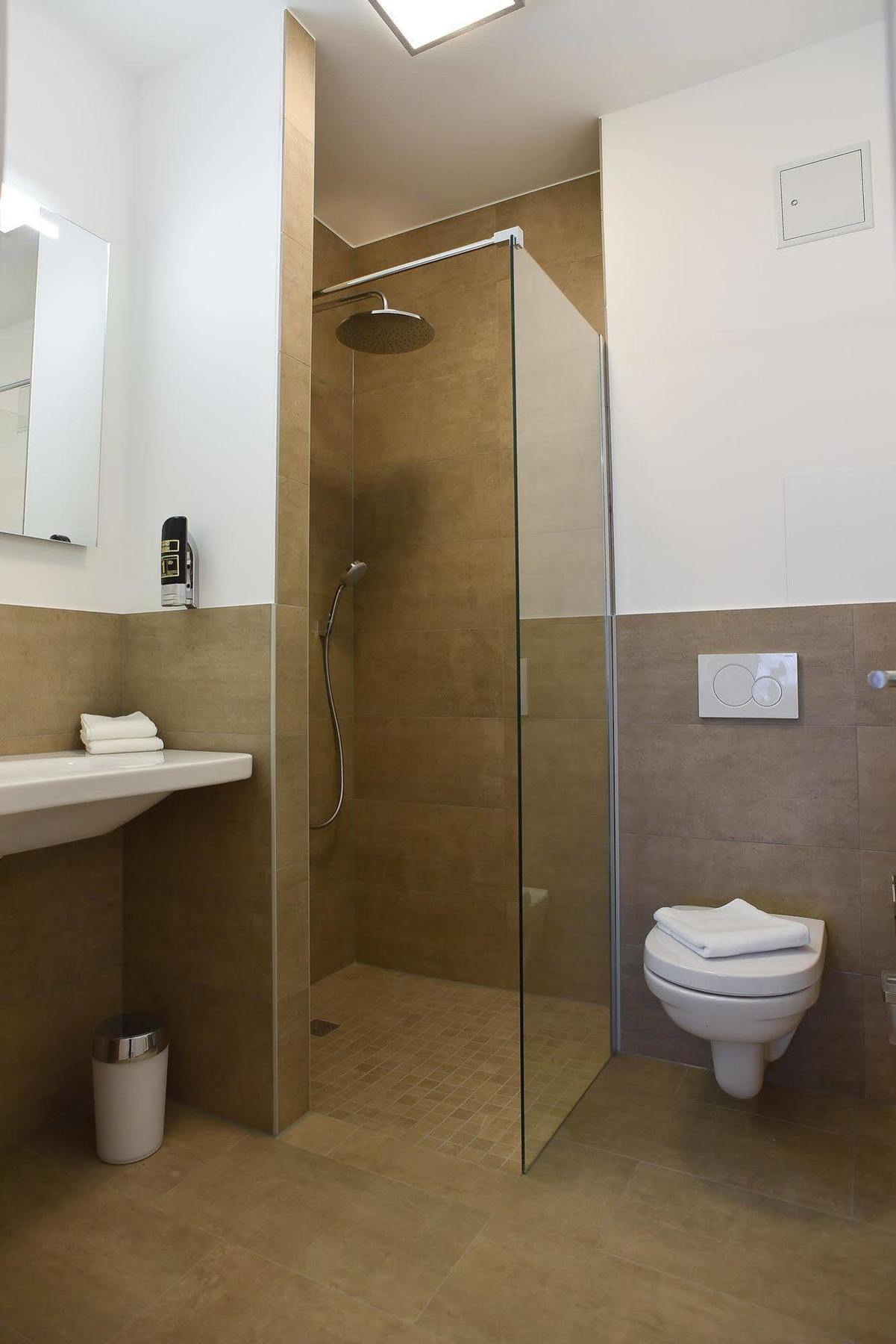 Guesthouse Lichtenau Nussloch Bagian luar foto