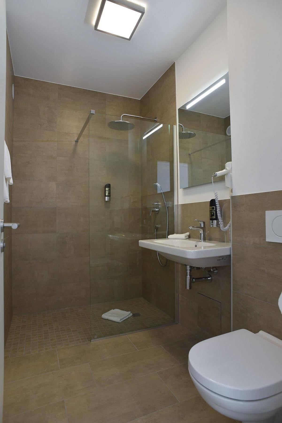 Guesthouse Lichtenau Nussloch Bagian luar foto
